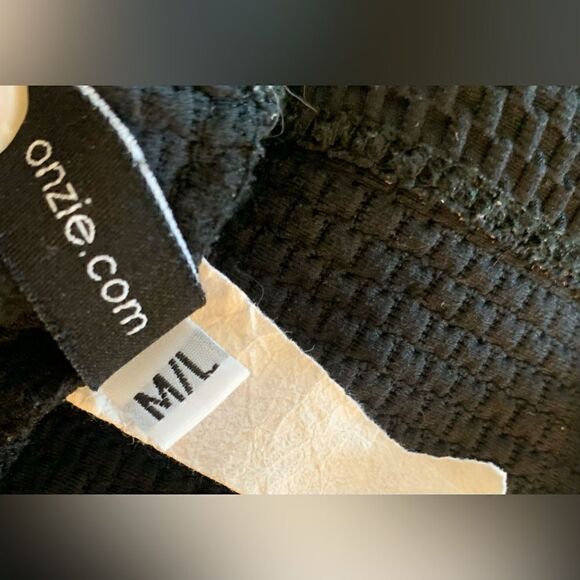 Onzie EUC black waffle knit cross back tank top built in bra Size M/L - Picture 3 of 6